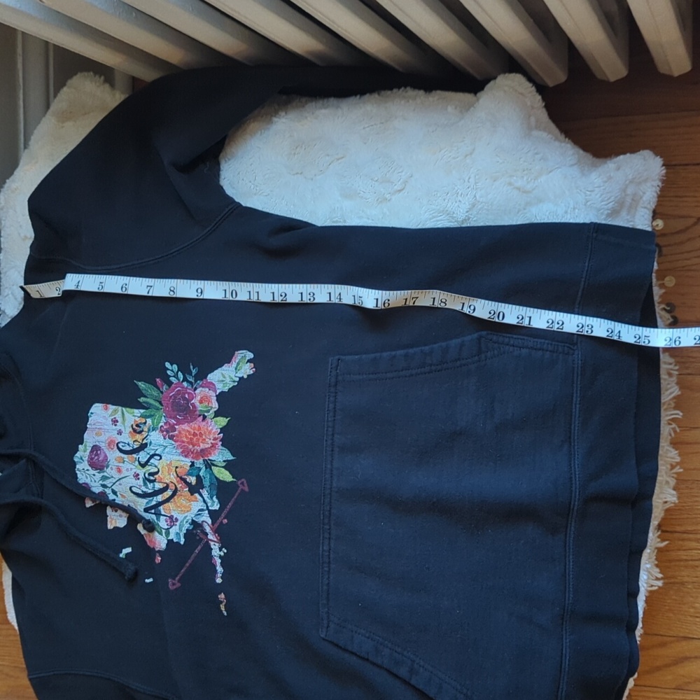 Floral Graphic Black Alaska Hoodie Size Medium - Picture 7 of 7